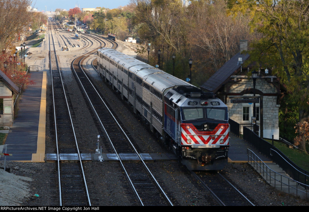 METX 185 heads away as it shoves an inbound